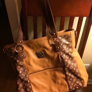 Jose Hess Shoulder Bag